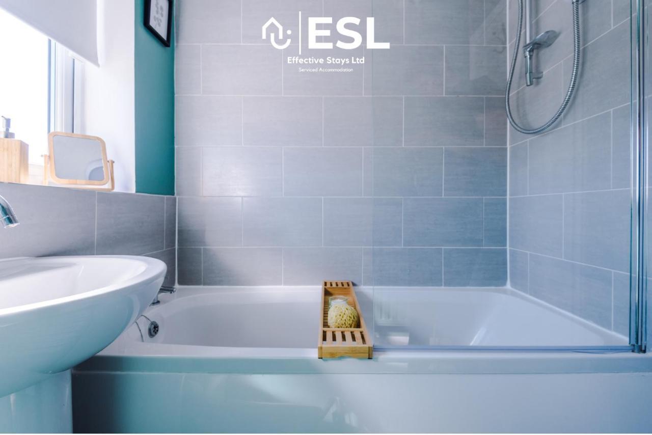 3 Bedroom House With Garden And Driveway Parking - Less Than 10 Mins From Chester City Centre Eksteriør billede