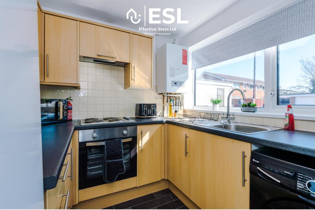 3 Bedroom House With Garden And Driveway Parking - Less Than 10 Mins From Chester City Centre Eksteriør billede