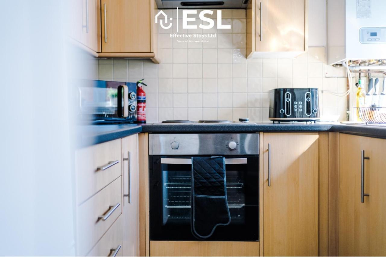 3 Bedroom House With Garden And Driveway Parking - Less Than 10 Mins From Chester City Centre Eksteriør billede