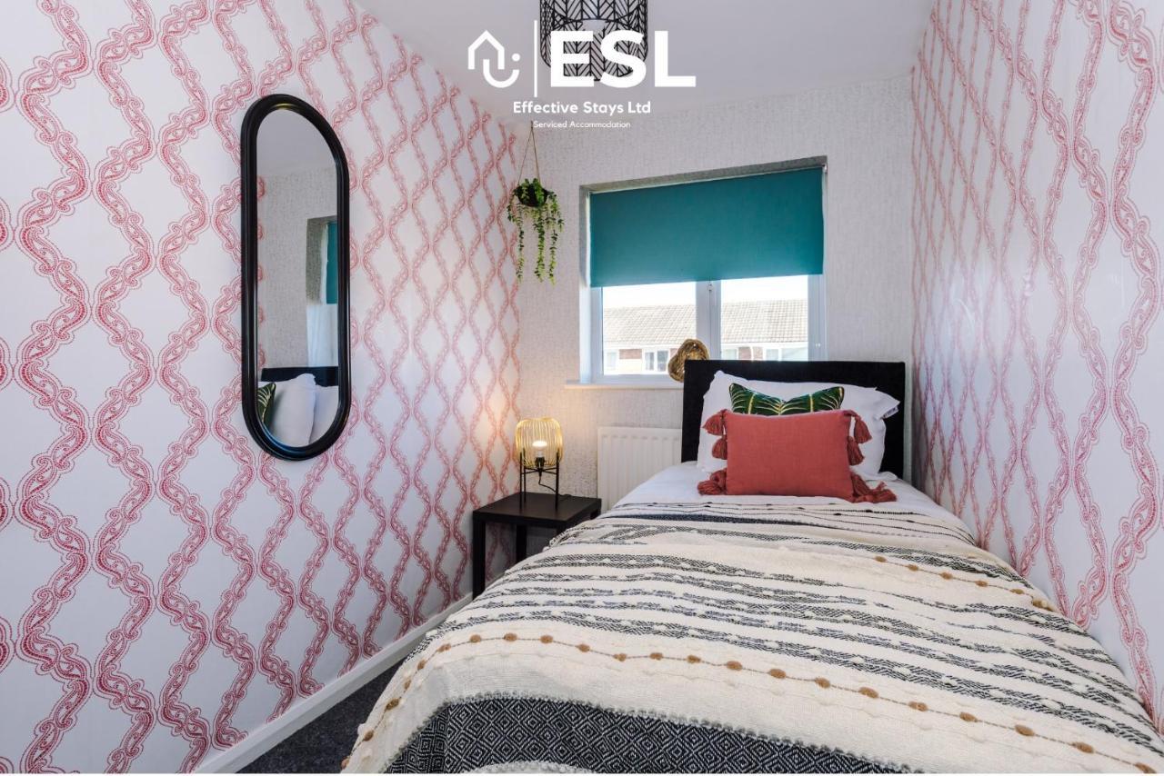 3 Bedroom House With Garden And Driveway Parking - Less Than 10 Mins From Chester City Centre Eksteriør billede