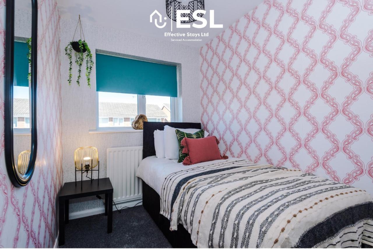 3 Bedroom House With Garden And Driveway Parking - Less Than 10 Mins From Chester City Centre Eksteriør billede